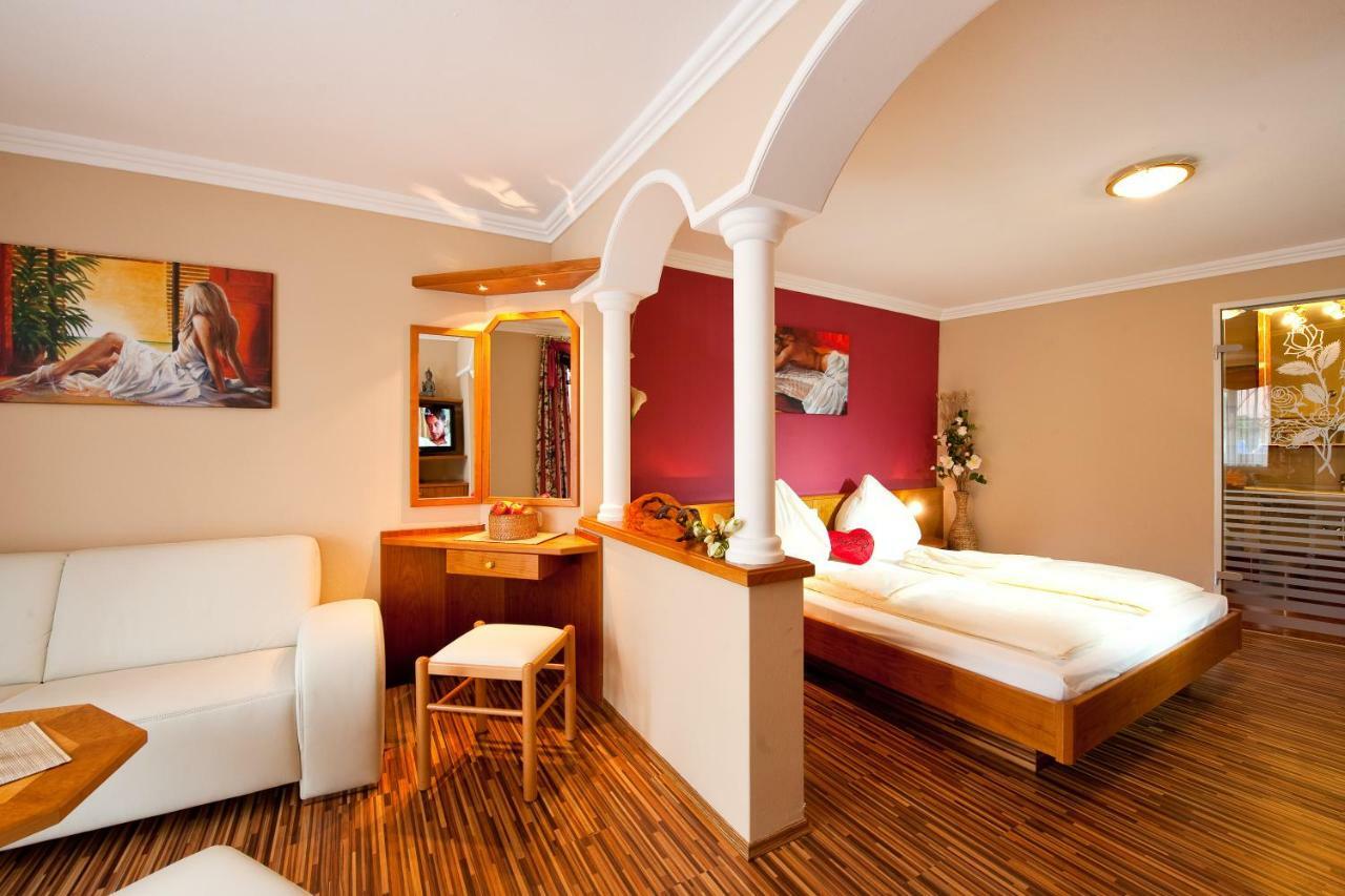 Hotel Winzer Wellness & Kuscheln Sankt Georgen im Attergau Exterior photo