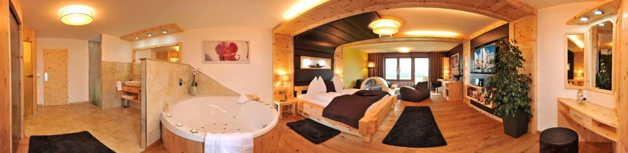 Hotel Winzer Wellness & Kuscheln Sankt Georgen im Attergau Exterior photo